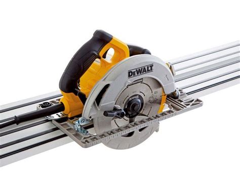 Measure from the edge of the table to the blade at the front and back of the blade. . Dewalt circular saw guide